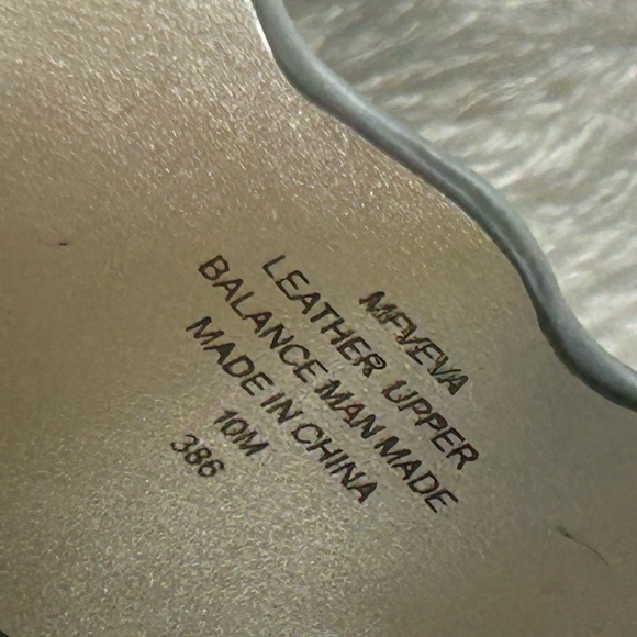 Marc Fisher Silver Textured Leather Block Heel Sandals Size 10 - Picture 5 of 12